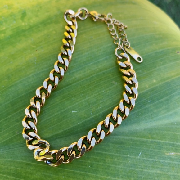 *SOLD*Cuban link chain Bracelet(Medium) - Picture 2 of 3